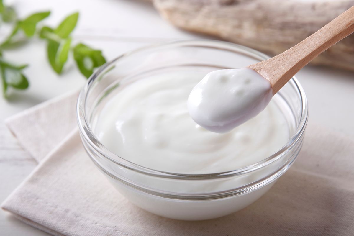 contenitore in vetro con yogurt