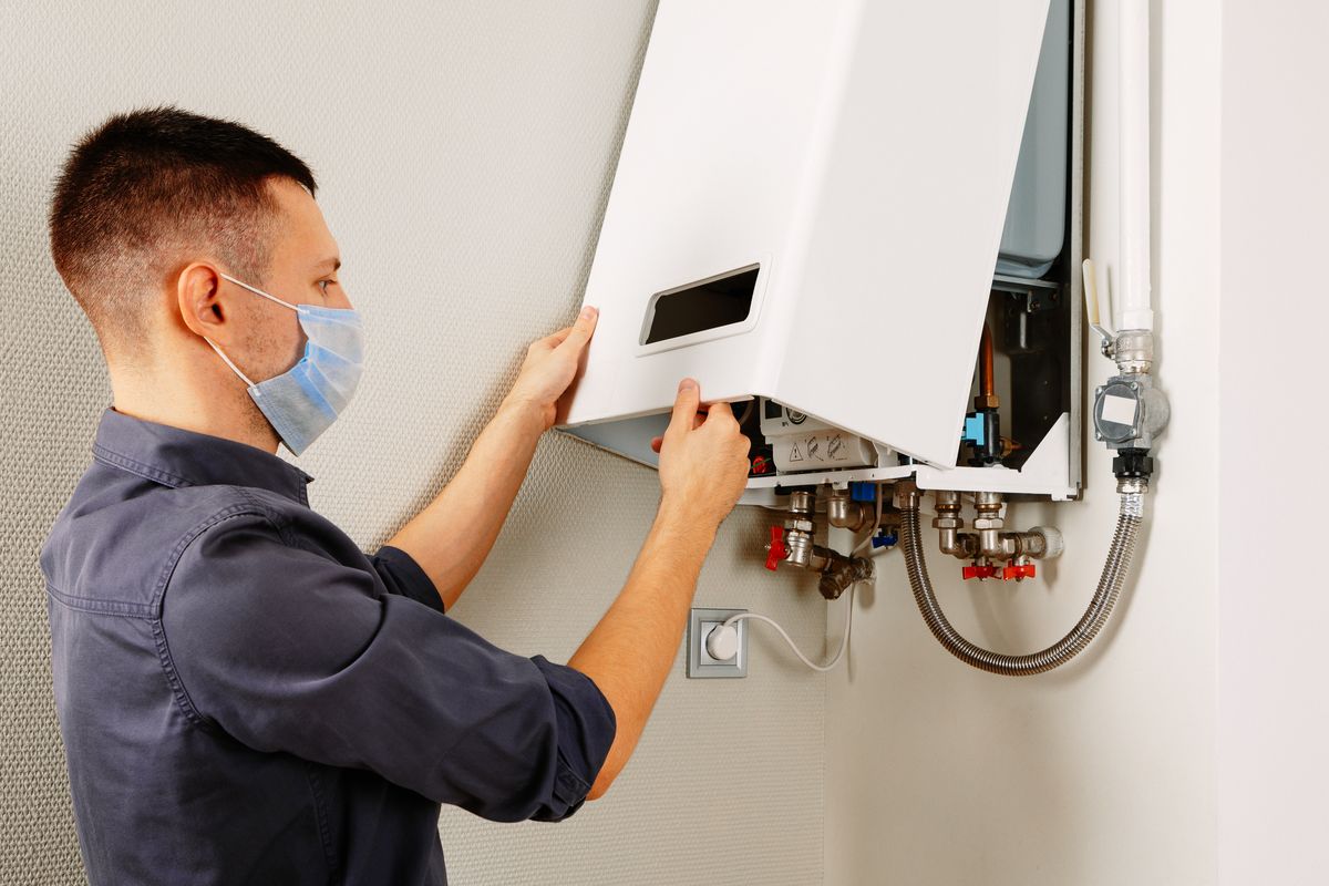 tecnico riparazione boiler caldaia