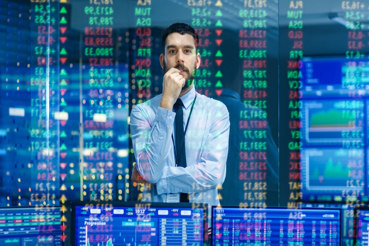 uomo affari borsa azioni
