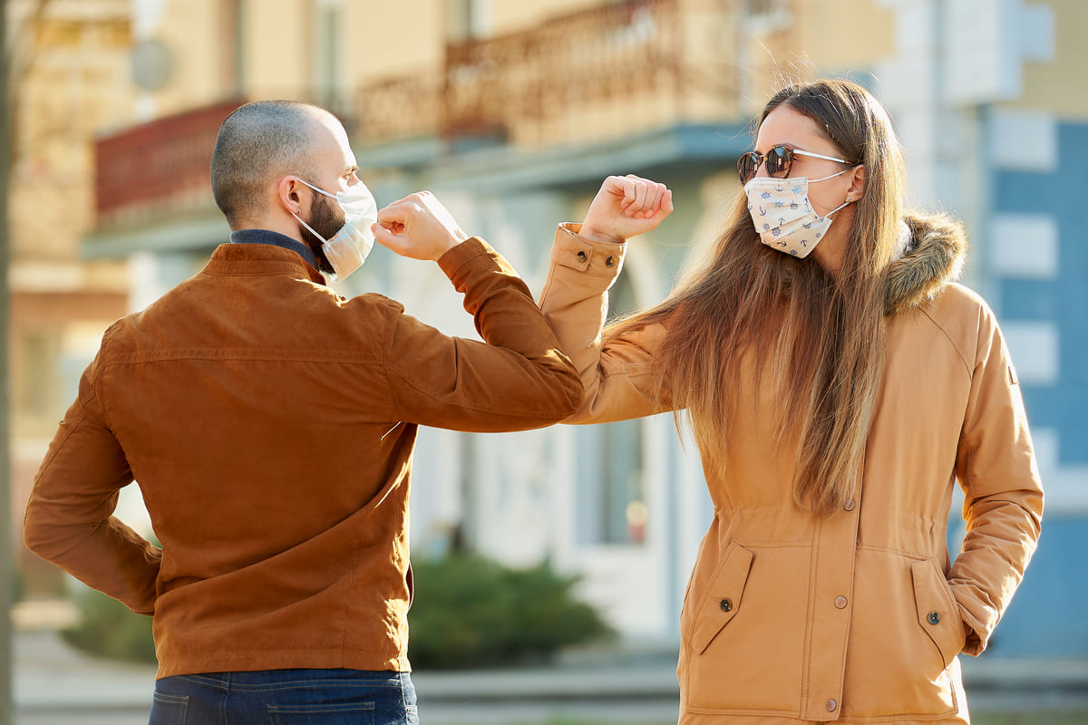 Saluto con il gomito Coronavirus