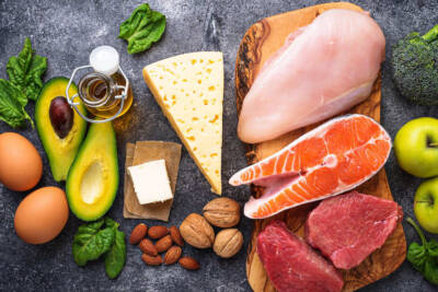 alimenti dieta cibo avocado salmone carne formaggio