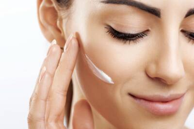 crema viso ragazza