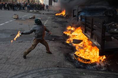 guerriglia protesta scontro sommossa