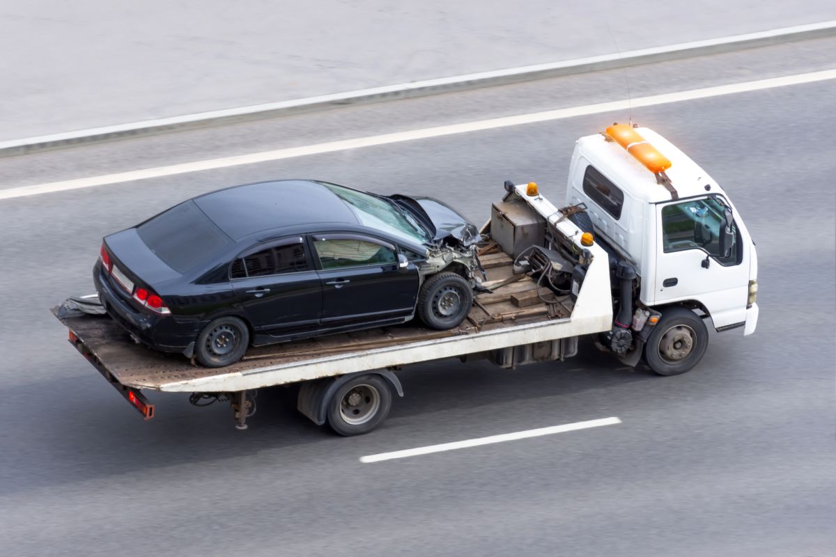 carro attrezzi trasporta auto