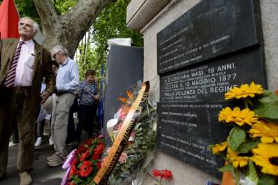 Pietra memoriale Giorgiana Masi sul ponte Garibaldi