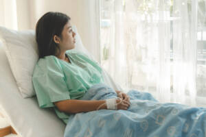 paziente donna in ospedale per aborto