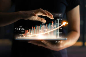 uomo investimenti grafico crescita