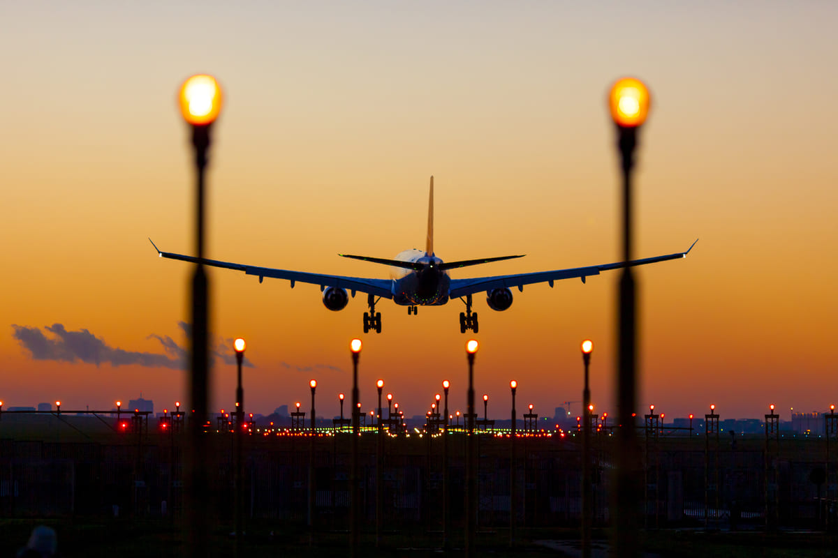 aereo vola da aeroporto