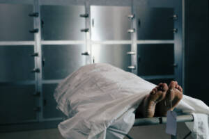 cadavere coperto