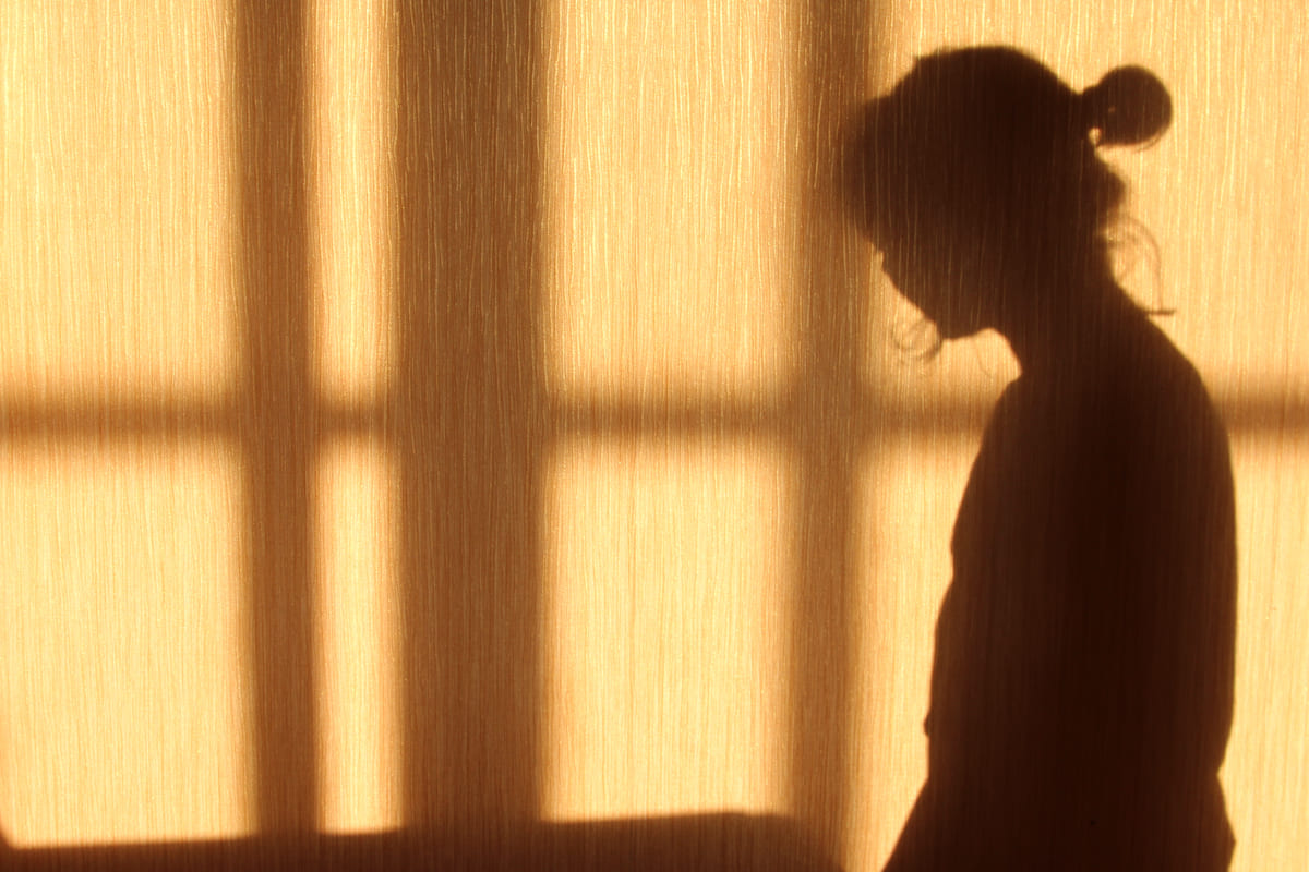 Ombra di un profilo di una ragazza