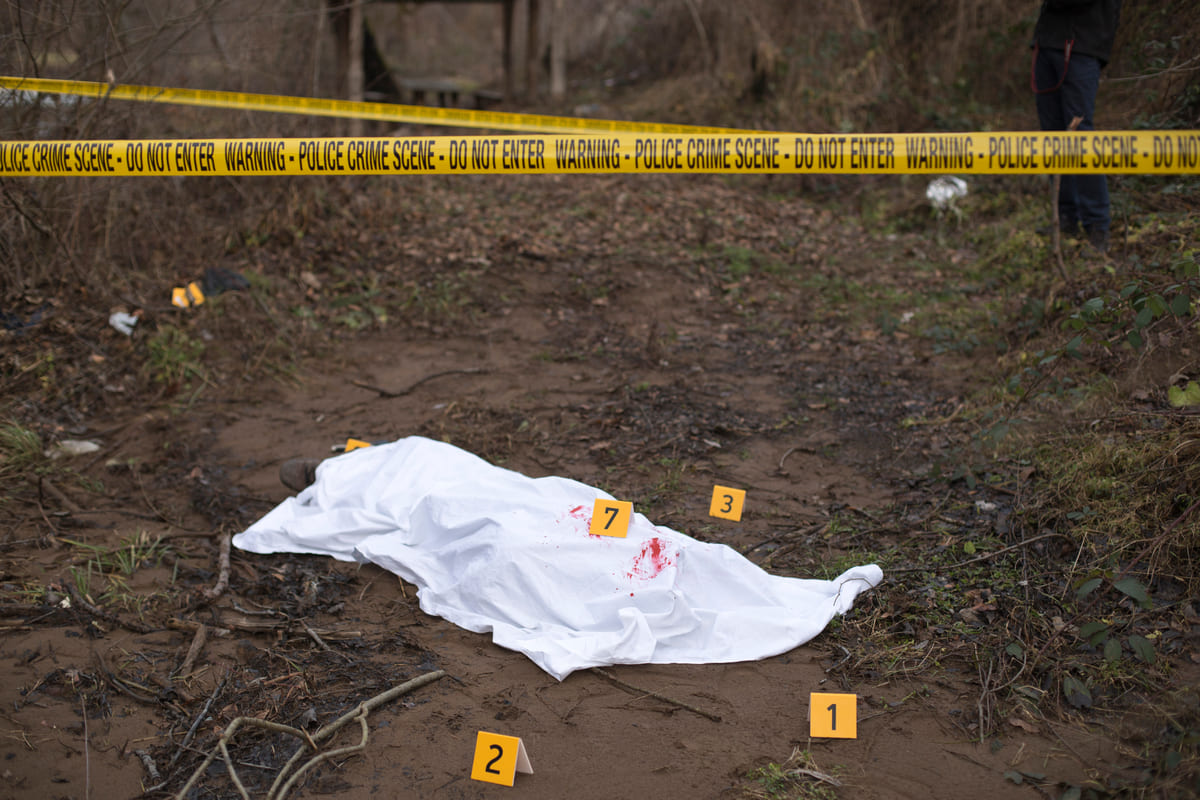 cadavere coperto da un sacco