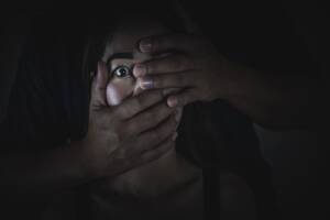 ragazza rapita e abusata da un uomo