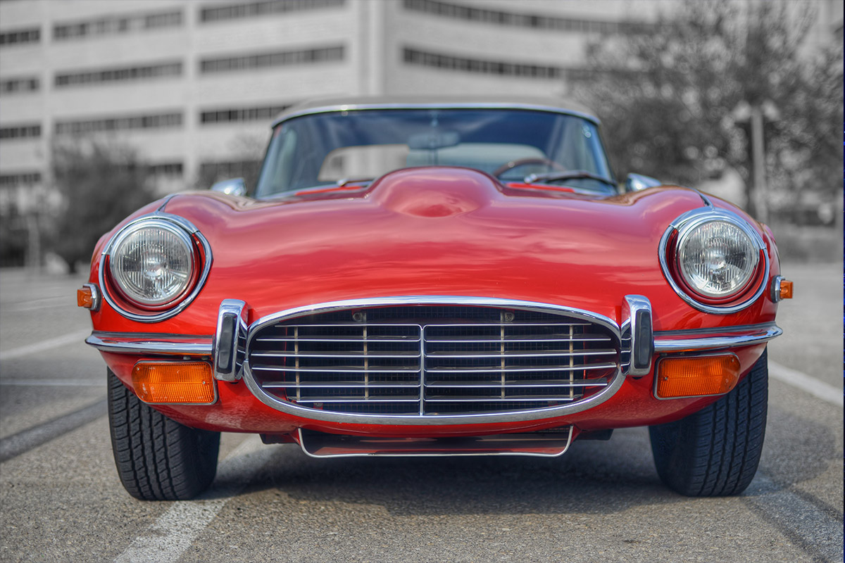 Un auto classica rossa