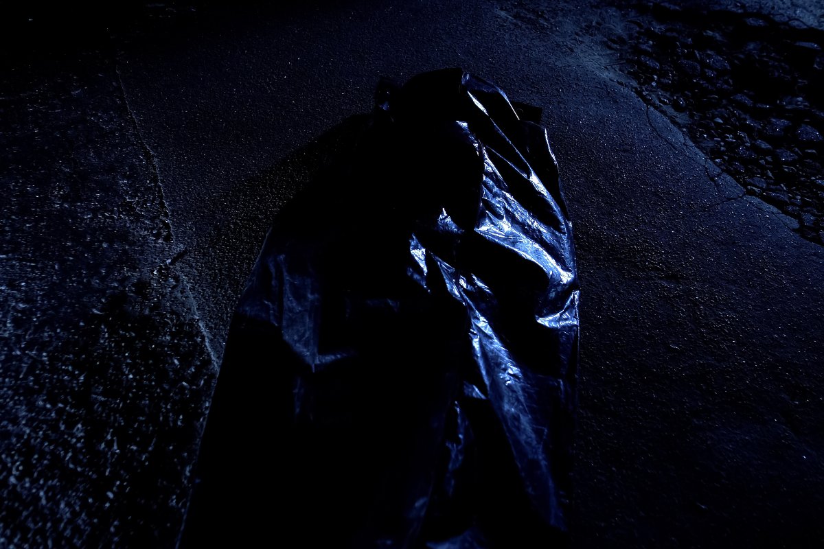 cadavere in un sacco nero