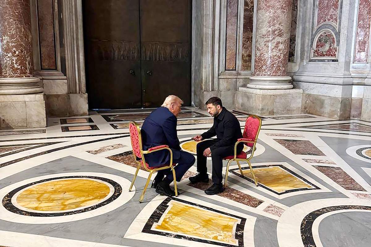 Trump e Zelensky che cercano un accordo