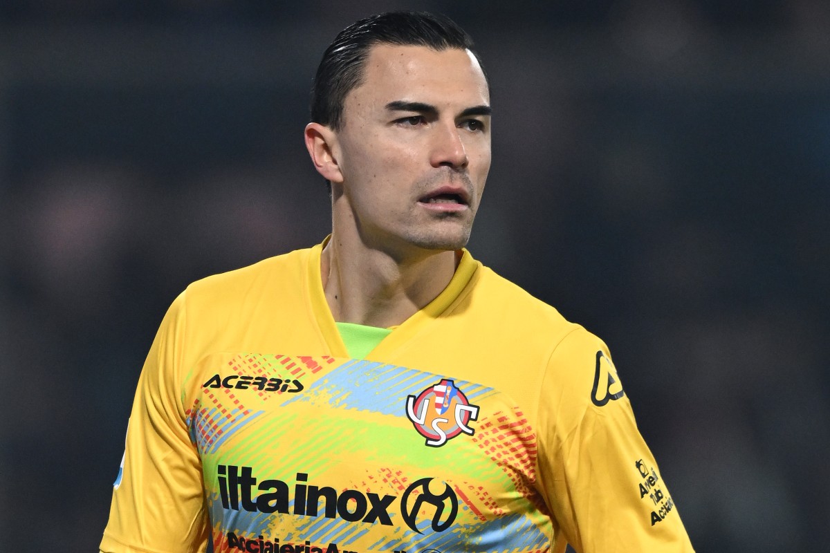 primo piano del portiere della Cremonese Emil Audero