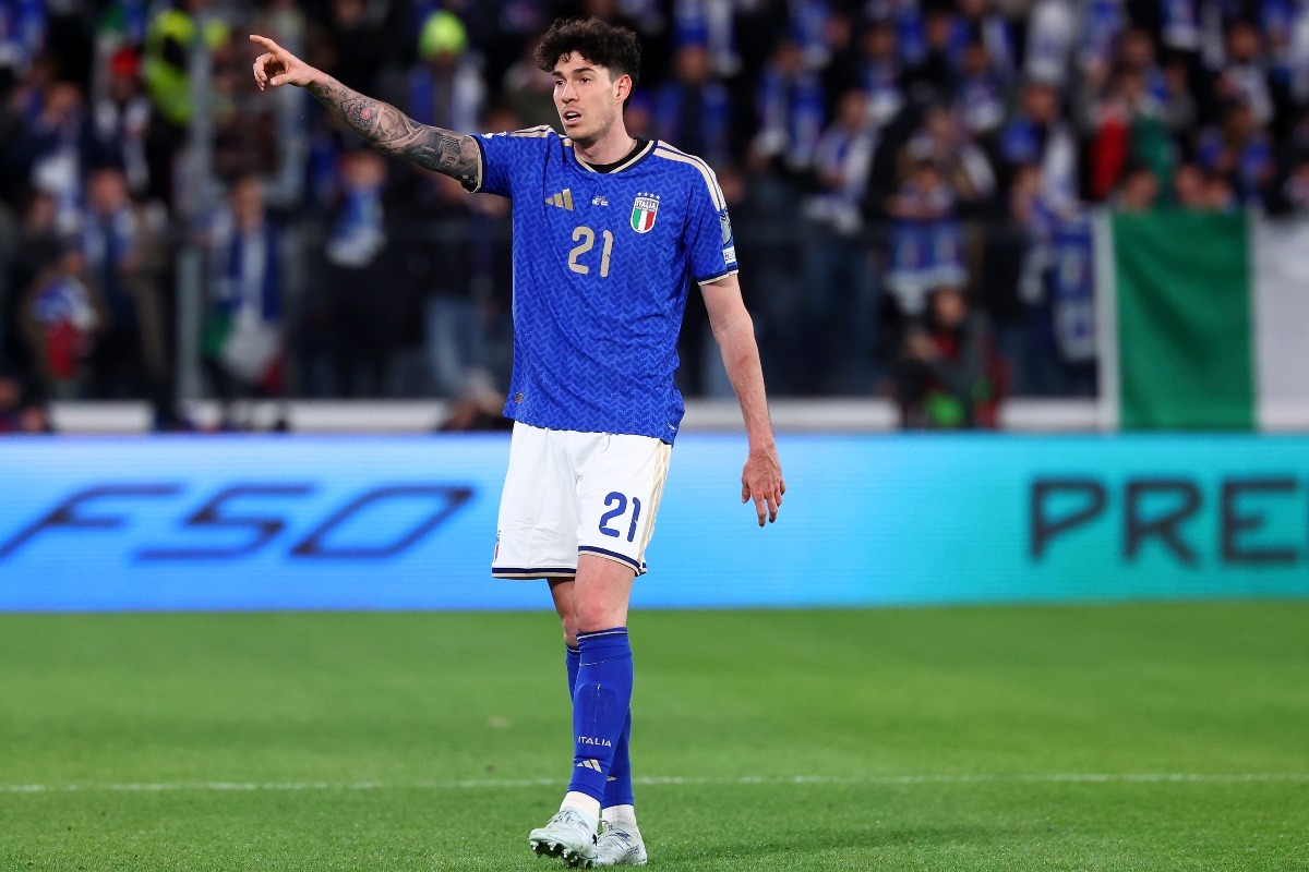 Alessandro Bastoni con la maglia della Nazionale Italiana