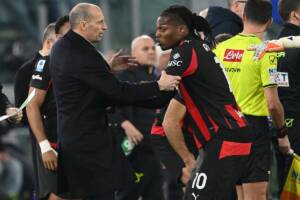 l'allenatore del Milan Massimiliano Allegri discute con Leao