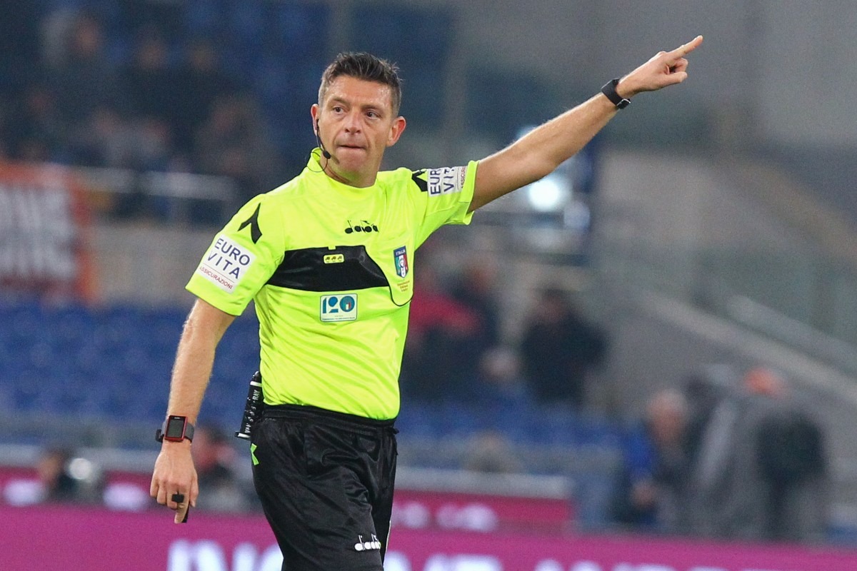 Gianluca Rocchi mentre arbitra una partita di Serie A