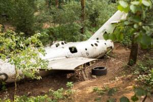 incidente con aereo precipitato nella foresta
