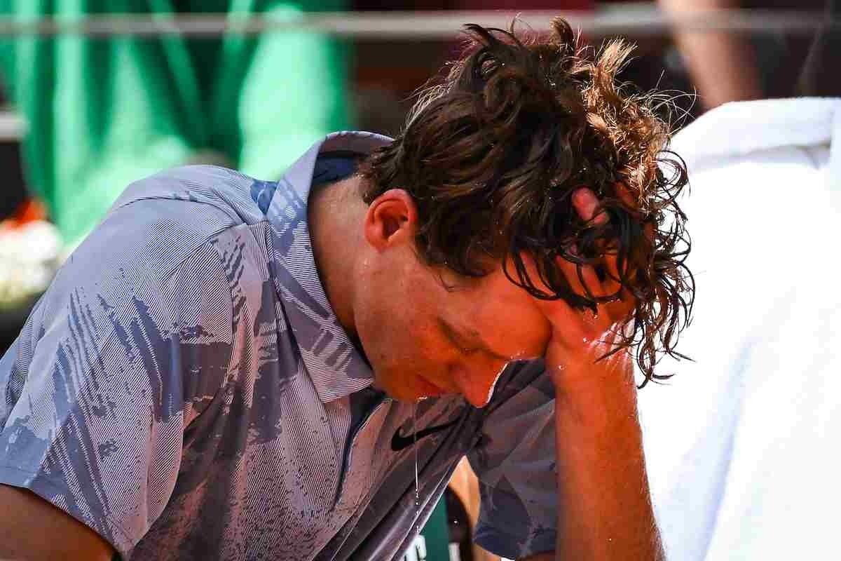 Jannik Sinner ha un malore durante il Roland Garros 2026