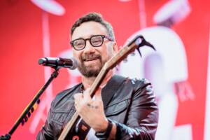 Federico Zampaglione dei Tiromancino mentre suona ad un concerto
