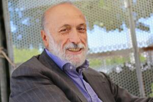 primo piano di Carlo Petrini sorridente