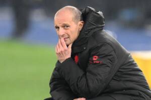 l'allenatore del Milan Massimiliano Allegri pensieroso a bordocampo