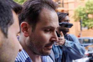 Andrea Sempio di profilo con una camicia
