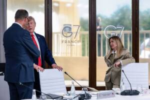 Donald Trump, Giorgia Meloni e Friedrich Merz parlano al G7 di Evian