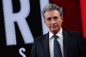 il giornalista Milo Infante durante la trasmissione Ore 14