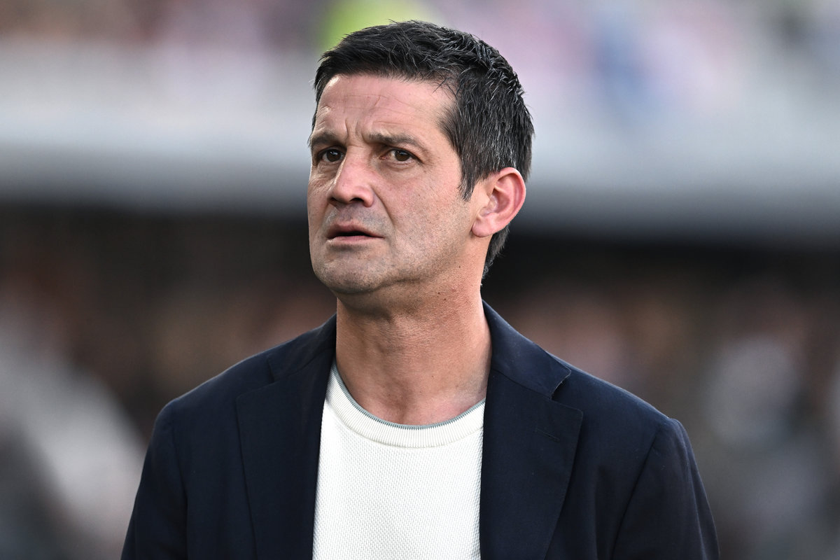 Cristian Chivu con espressione seria durante una partita dell'Inter