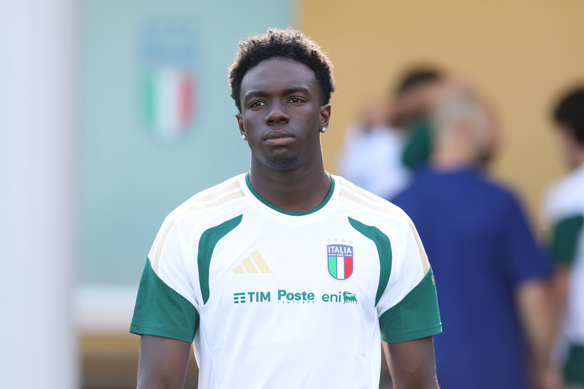 l'attaccante italiano Jeff Ekhator con la maglia della Nazionale