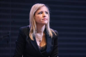 primo piano di Silvia Sardone vestita di nero